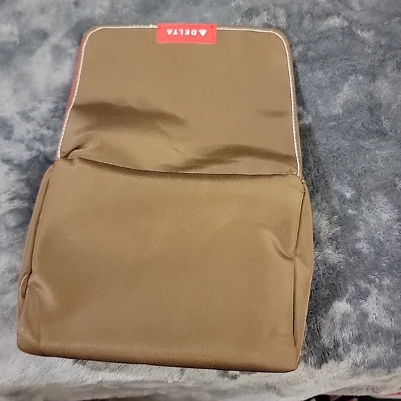 Delta Airlines Elite Business First Class Flight Amenity Kit - Picture 12 of 13